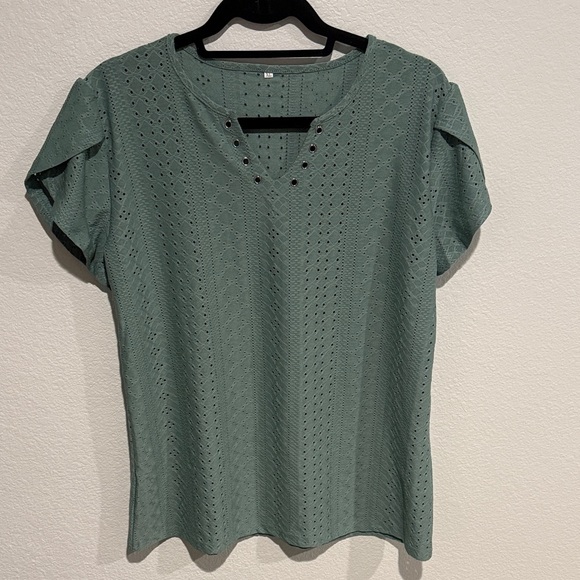 Source Unknown Tops - NWOT- size XL no brand Green Eyelet Women's Top